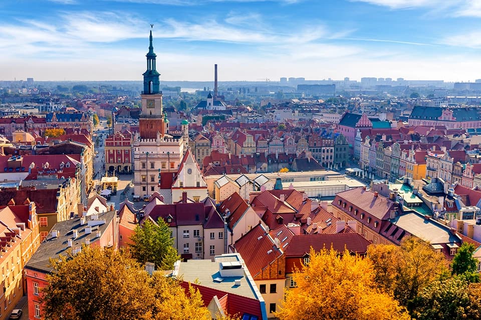 Panorama Poznania z historyczną zabudową i nowoczesnym centrum