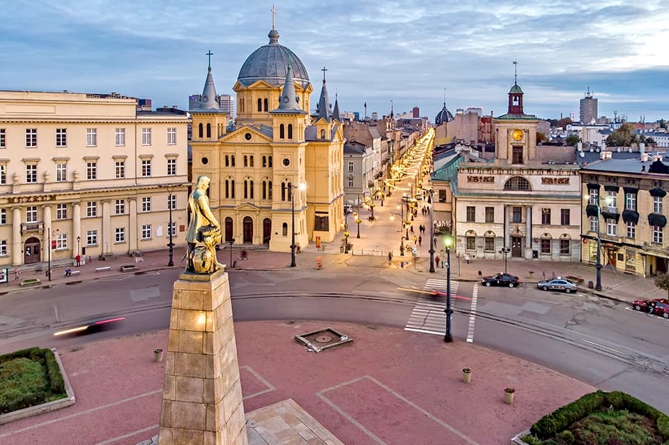 Panorama Łodzi z nowoczesną zabudową i zielenią