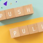 Strategie pull i push w marketingu – czym się różnią?