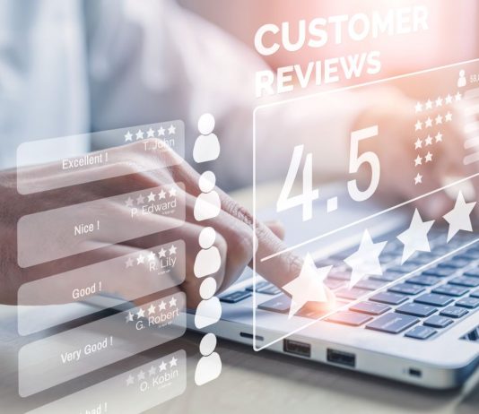 Jak opinie wpływają na AI Overviews