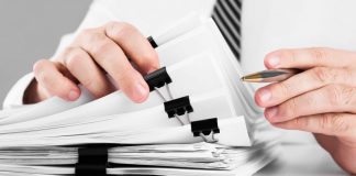Jak uporządkować faktury i inne dokumenty w firmie?